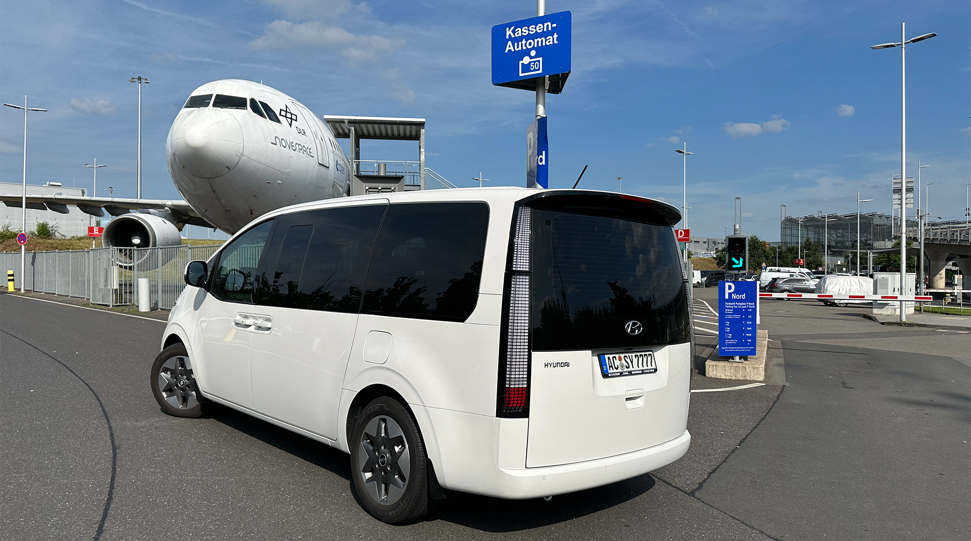 Staria am Flughafen Köln